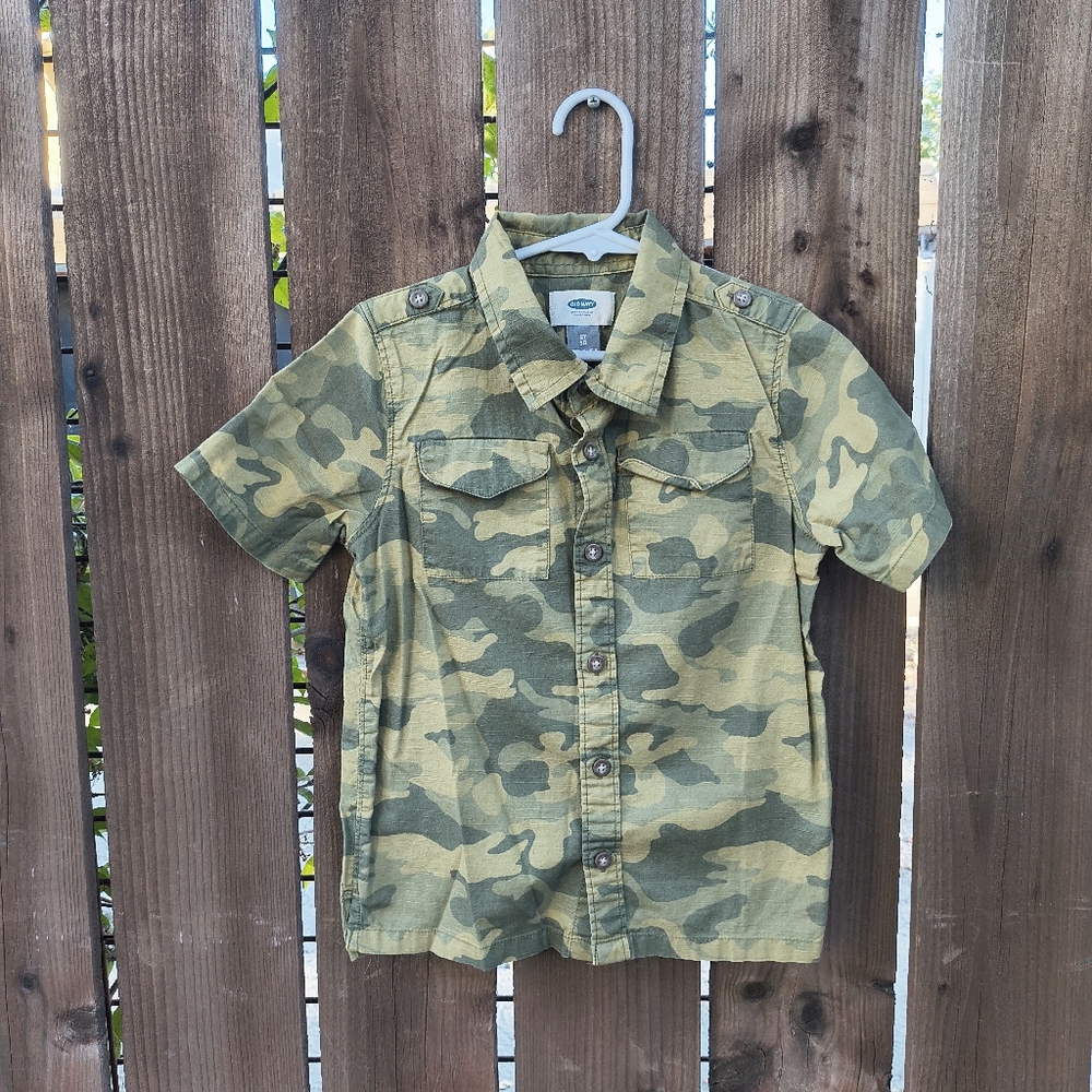 OLD NAVY | Boys Green Camo Button Down Short Sleeve Shirt 5T